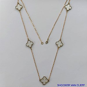 GARGANTILHA  NO BRUTO PRONTO PARA O BANHO  - GARGANTILHA COM CORRENTE CADEADO LONGA DE 60CM - PINGENTE TIPO VAN CLEEF  - COMPOSIÇÃO LATÃO / MADREPEROLA - PESO TOTAL: 5,5GR - BRU8989