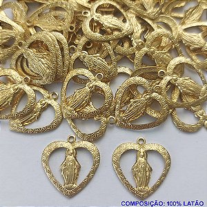 ACESSORIO PINGENTE NO BRUTO PRONTO PARA O BANHO (CX24) - (2159) COMPOSIÇÃO 100% LATÃO - TAMANHO 15X17MM PESO TOTAL 0,8GR - CORAÇÃO VAZADO NOSSA SRA DAS GRAÇAS BRU0001343