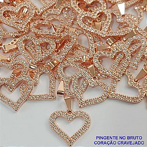 PINGENTE NO BRUTO PRONTO PARA O BANHO(CX45) (MAD)- PINGENTE DE CORAÇÃO CRAVEJADO COM MICRO ZIRCÔNIAS - COMPOSIÇÃO: 70% LATÃO E 30% ZIRCÔNIA - TAMANHO 17MM -  PESO TOTAL 1.1GR - BRU0001395
