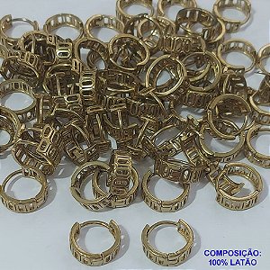 BRINCO NO BRUTO PRONTO PARA O BANHO(CX86) - ARGOLINHA DE PRESSÃO (TRANQUETA) EM FORMATO REDONDO COM DETALHES VAZADOS - TAMANHO 14MM - PESO 1,8GR - BRU9074