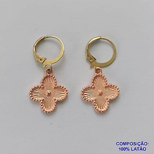 BRINCO NO BRUTO PRONTO PARA O BANHO -  BRINCO ARGOLINHA DE PRESSÃO (TRANQUETA) COM PINGENTE TIPO VAN CLEEF 15MM - PESO 2,9GR - BRU9197