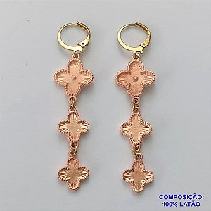 BRINCO NO BRUTO PRONTO PARA O BANHO -  BRINCO ARGOLINHA DE PRESSÃO (TRANQUETA) COM 3 PINGENTES TIPO VAN CLEEF COM 2 TAMANHOS DE 11MM E 1 DE 15MM - PESO 5,9GR - BRU9203