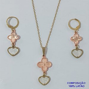 CONJUNTO NO BRUTO PRONTO PARA O BANHO - GARGANTILHA CADEADO 45CM COM EXTENSOR E FECHO LAGOSTA - BRINCO ARGOLINHA DE PRESSÃO (TRANQUETA) COM 2 PINGENTES TIPO VAN CLEEF TAMANHO 11MM SENDO 1 EM MADRE PÉROLA - PESO 6,5GR - BRU9208
