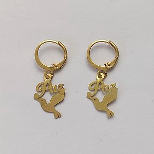 BRINCO BRUTO PRONTO PARA BANHO(CX95) COM ARGOLINHA DE PRESSÃO (TRANQUETA) PINGENTE ESPÍRITO SANTO COM PALAVRA PAZ 17MM - PESO TOTAL 1,2GR - BRU9225