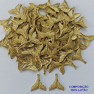 ACESSORIO PINGENTE NO BRUTO PRONTO PARA O BANHO(CX08) - RABO DE BALEIA 13MM (3817) COMPOSIÇÃO 100% LATÃO - PESO TOTAL 0,5GR - BRU0001444