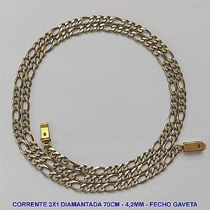 CORRENTE MASCULINA NO BRUTO PRONTO PARA O BANHO - CORRENTE 3X1 ELLO BATIDO DIAMANTADA (M3118) - COMPRIMENTO: 70CM - LARGURA 4,2MM - FECHO GAVETA - PESO 15,2GR - COMPOSIÇÃO: 100% LATÃO - BRU9255
