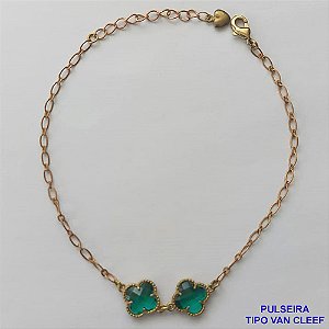 PULSEIRA NO BRUTO PRONTO PARA O BANHO - PULSEIRA TIPO VAN CLEEF EM VIDRO VERDE COM 2 PINGENTES 11MM  - PULSEIRA COM 18CM + EXTENSOR - PESO TOTAL: 2,4GR - COMPOSIÇÃO: LATÃO / VIDRO BRU9400
