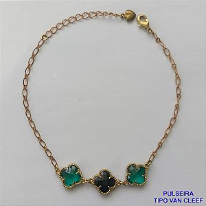 PULSEIRA NO BRUTO PRONTO PARA O BANHO - PULSEIRA TIPO VAN CLEEF EM VIDRO VERDE E PRETO COM 3 PINGENTES 11MM  - PULSEIRA COM 18CM + EXTENSOR - PESO TOTAL: 3,8GR - COMPOSIÇÃO: LATÃO / VIDRO BRU9401