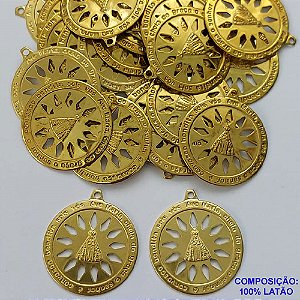 ACESSÓRIO NO BRUTO PRONTO PARA O BANHO - MEDALHA REDONDA VAZADA NOSSA SRA APARECIDA (3.592A1) - COMPOSIÇÃO: 100% LATÃO - TAMANHO 26MM -  PESO TOTAL 1,9GR - BRU0001497