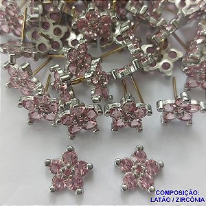 ACESSORIO BRINCO NO BRUTO PRONTO PARA O BANHO (CX39) - BRINCO DE PINO FORMATO FLOR CRAVEJADO EM ZIRCÔNIA ROSA - TAMANHO 11MM (MAD)- PESO TOTAL 1,6GR - BRU0001527