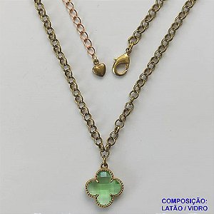SHOCKER NO BRUTO PRONTO PARA O BANHO - CORRENTE ELO PORTUGUÊS 3,8MM - PINGENTE TIPO VAN CLEEF EM VIDRO VERDE 15MM - SHOCKER  COM CORRENTE LONGA DE 40CM + EXTENSOR - PESO TOTAL: 8,7GR - COMPOSIÇÃO: LATÃO / VIDRO BRU9694