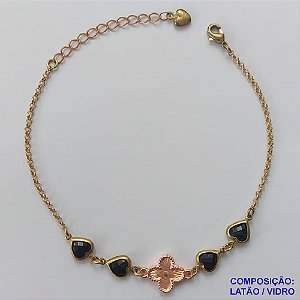 PULSEIRA NO BRUTO PRONTO PARA O BANHO - PULSEIRA TIPO VAN CLEEF 11MM COM 4 PINGENTES CORAÇÕES EM VIDRO PRETO - TAMANHO 18CM COM EXTENSOR E FECHO LAGOSTA - COMPOSIÇÃO: LATÃO / VIDRO - PESO 3GR - BRU9724