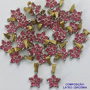 PINGENTE NO BRUTO PRONTO PARA O BANHO (CX32) - PINGENTE FLOR EM ZIRCÔNIA PINK - COMPOSIÇÃO: LATÃO / ZIRCÔNIA - TAMANHO 10MM (MAD)-  (VENDIDO POR UNIDADE) PESO TOTAL 0,9GR - BRU0001569