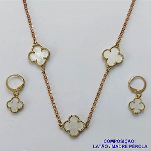 CONJUNTO NO BRUTO PRONTO PARA O BANHO - TIPO VAN CLEEF MADRE PÉROLA (SHOCKER E BRINCO) PINGENTE DE 14MM EM MADRE PÉROLA - PESO TOTAL 7,9GR - CORRENTE ELO PORTUGUÊS E FECHO LAGOSTA COM EXTENSOR BRU9751