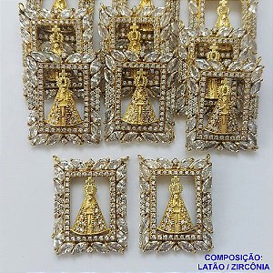 ACESSÓRIO NO BRUTO PRONTO PARA O BANHO (CX24) - PINGENTE NOSSA SRA APARECIDA CRAVEJADO COM MICRO ZIRCÔNIA - COMPOSIÇÃO: LATÃO / ZIRCÔNIA - TAMANHO 19X25MM -  (VENDIDO POR UNIDADE) PESO TOTAL 4,1GR - BRU0001578