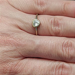 ANEL NO BRUTO PRONTO PARA O BANHO - ANEL COM CORAÇÃO PEDRA EM ZIRCÔNIA - PESO MEDIO 1,4GR - COMPOSIÇÃO: LATÃO / ZIRCÔNIA - ANEL000303