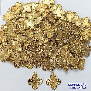 ACESSORIO NO BRUTO PRONTO PARA O BANHO - PINGENTE TIPO "VAN CLEEF" COM UMA ARGOLINHA - TAMANHO 14MM - PESO 0,4GR - COMPOSIÇÃO: 100% LATÃO - (VENDIDA POR UNIDADE) - BRU0001609