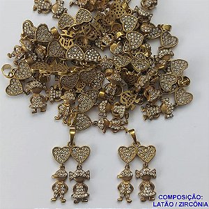 PINGENTE NO BRUTO PRONTO PARA O BANHO (CX14) - PINGENTE COM DOIS CORAÇÕES E MENINO E MENINA CRAVEJADOS COM MICROS ZIRCÔNIAS - TAMANHO 15 X 23MM -  PESO TOTAL 2,7GR - BRU0001611