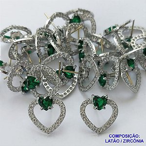 ACESSORIO BRINCO NO BRUTO PRONTO PARA O BANHO (CX39) - BRINCO DE PINO FORMATO CORAÇÃO CRAVEJADO EM ZIRCÔNIAS E PEDRA VERDE - TAMANHO 15MM - PESO TOTAL 2GR (MAD)- COMPOSIÇÃO: LATÃO / ZIRCÔNIA  - BRU0001626