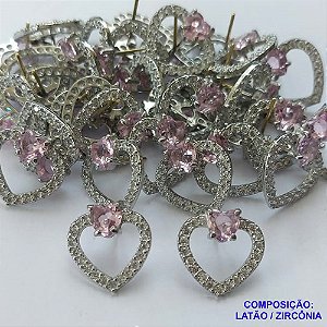 ACESSORIO BRINCO NO BRUTO PRONTO PARA O BANHO (CX38) - BRINCO DE PINO FORMATO CORAÇÃO CRAVEJADO EM ZIRCÔNIAS E PEDRA ROSA - TAMANHO 15MM - PESO TOTAL 2GR - COMPOSIÇÃO: LATÃO / ZIRCÔNIA(MAD)  - BRU0001627