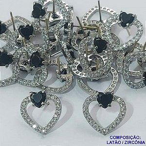 ACESSORIO BRINCO NO BRUTO PRONTO PARA O BANHO (CX38) - BRINCO DE PINO FORMATO CORAÇÃO CRAVEJADO EM ZIRCÔNIAS E PEDRA PRETO - TAMANHO 15MM - PESO TOTAL 2GR - COMPOSIÇÃO: LATÃO / ZIRCÔNIA (MAD)  - BRU0001638