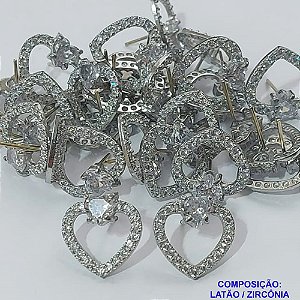 ACESSORIO BRINCO NO BRUTO PRONTO PARA O BANHO (CX38) - BNIAS E PEDRA CRISTAL - TAMANHO 15MM - PESO TOTAL 2GR (MAD) - COMPOSRINCO DE PINO FORMATO CORAÇÃO CRAVEJADO EM ZIRCÔIÇÃO: LATÃO / ZIRCÔNIA  - BRU0001643