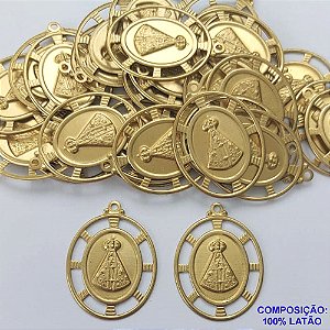 ACESSÓRIO NO BRUTO PRONTO PARA O BANHO (CX22) - PINGENTE NOSSA SRA APARECIDA OVAL  VAZADO (E2183) - COMPOSIÇÃO: 100% LATÃO - TAMANHO 30MM -  PESO TOTAL 1,7GR - BRU0001648