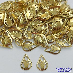ACESSÓRIO NO BRUTO PRONTO PARA O BANHO  (CX16) - PINGENTE  GOTA DETALHES VAZADOS 9X14MM (V2467) - COMPOSIÇÃO: 100% LATÃO -  PESO TOTAL 0,3GR - BRU0001666