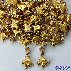 ACESSORIO NO BRUTO PRONTO PARA O BANHO - PINGENTE PEIXE 17MM (E0452) - BERLOQUE PARA PULSEIRA SIMILAR A PANDORA (PEÇA VENDIDA POR UNIDADE) PINGENTE EM LATÃO E PENDENTE EM ABS - PESO 1,3GR - BRU0001737