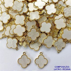 ACESSORIO NO BRUTO PRONTO PARA O BANHO(CX44) - PINGENTE TIPO "VAN CLEEF" MADRE PÉROLA - COM UMA ARGOLINHA - TAMANHO 18MM - PESO 2,2GR - COMPOSIÇÃO: LATÃO / RESINA - (VENDIDA POR UNIDADE) - BRU0001741