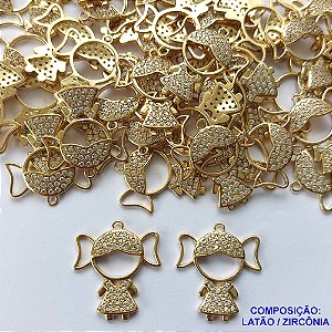 PINGENTE NO BRUTO PRONTO PARA O BANHO (CX09)- PINGENTE MENINA VAZADA CRAVEJADA EM MICRO ZIRCONIAS - COMPOSIÇÃO: LATÃO / ZIRCÔNIA - TAMANHO 23MM -  PESO TOTAL 2,7GR - BRU0001742