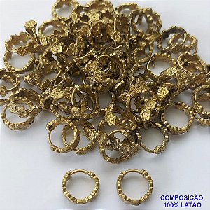 BRINCO NO BRUTO PRONTO BANHO(CX59) - BRINCO COM FLORES - ARGOLINHA DE PRESSÃO (TRANQUETA) TAMANHO 4X13MM - COMPOSIÇÃO: 100% LATÃO - PESO TOTAL 2,1GR - BRU10132