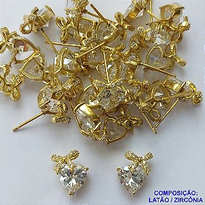 BRINCO NO BRUTO PRONTO PARA O BANHO(CX41) - BRINCO DE PINO CORAÇÃO E LAÇO EM MICRO ZIRCÔNIAS - TAMANHO: 11MM - COMPOSIÇÃO: LATÃO / ZIRCÔNIA- PESO TOTAL: 2,6GR - BRU0001751