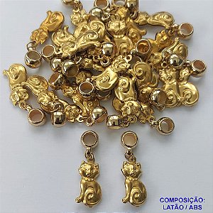 ACESSORIO NO BRUTO PRONTO PARA O BANHO - PINGENTE GATINHO (E1154) - BERLOQUE PARA PULSEIRA SIMILAR A PANDORA - TAMANHO: 21MM (PEÇA VENDIDA POR UNIDADE) COMPOSIÇÃO LATÃO E PENDENTE EM ABS - PESO 1,1GR - BRU0001781