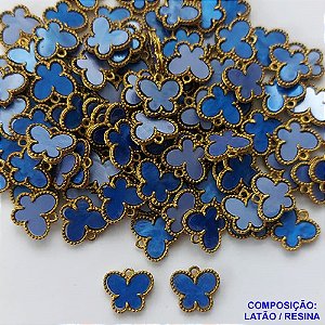 ACESSÓRIO NO BRUTO PRONTO PARA O BANHO - PINGENTE TIPO VAN CLEEF BORBOLETA AZUL COM UMA ARGOLINHA - COMPOSIÇÃO: LATÃO / RESINA - TAMANHO 10MM - (VENDIDO POR UNIDADE) PESO TOTAL 0,4GR - BRU0001791