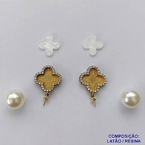 BRINCO NO BRUTO PRONTO PARA O BANHO(CX58) - KIT BRINCO DE PINO TIPO VAN CLEEF MADRE PÉROLA CRAVEJADO EM MICROS ZIRCÔNIAS PARA COLAGEM (BRINCOS, TREVOS E PÉROLAS) - TAMANHO TREVO 12MM - (NÃO ACOMPANHA COLA) - PESO TOTAL DO PAR 4,2GR - BRU10255
