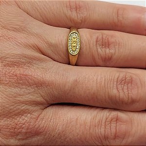 ANEL NO BRUTO PRONTO PARA O BANHO - ANEL DE FORMATURA "ABC" CRAVEJADO EM MICROS ZIRCÔNIAS - LARGURA: 5MM - PESO MEDIO 1,8GR - COMPOSIÇÃO: LATÃO / ZIRCÔNIA - ANEL000349