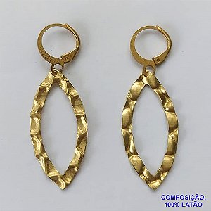 BRINCO NO BRUTO PRONTO BANHO - BRINCO COM PINGENTE ARGOLA OVAL MARTELADA (E3204) - ARGOLINHA DE PRESSÃO (TRANQUETA) TAMANHO 15X34MM - PESO TOTAL 2,2GR - BRU10361
