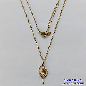 GARGANTILHA NO BRUTO PRONTO PARA O BANHO (CX26) - GARGANTILHA CORRENTE CADEADO 45CM + EXTENSOR - PINGENTE NOSSA SRA APARECIDA CRAVEJADA EM MICROS ZIRCÔNIAS 9X22MM (PX000773) - COMPOSIÇÃO: LATÃO / ZIRCÔNIA - PESO TOTAL: 2,3GR - BRU10401