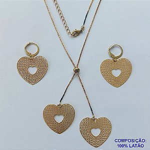 CONJUNTO NO BRUTO PRONTO PARA O BANHO - COM CORRENTE VENEZIANA DE 45CM + EXTENSOR - " TIPO GRAVATINHA " AJUSTÁVEL - PINGENTES CORAÇÃO VAZADO 24X26MM - BRINCOS ARGOLINHAS DE PRESSÃO - PESO TOTAL 5,6GR - BRU10449