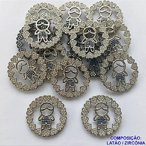 ACESSÓRIO NO BRUTO PRONTO PARA O BANHO (CX09) - PINGENTE REDONDO MENINO CRAVEJADO EM ZIRCÔNIAS - TAMANHO 30X30MM - PESO 6,6GR - COMPOSIÇÃO: LATÃO / ZIRCÔNIA - (VENDIDO POR UNIDADE) - BRU0001900