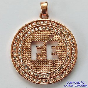 PINGENTE NO BRUTO PRONTO PARA O BANHO (CX32) - PINGENTE REDONDO PALAVRA FÉ VAZADA CRAVEJADO EM MICROS ZIRCÔNIAS - TAMANHO 24X24MM - PESO 4,2GR - COMPOSIÇÃO: LATÃO / ZIRCÔNIA - BRU10550