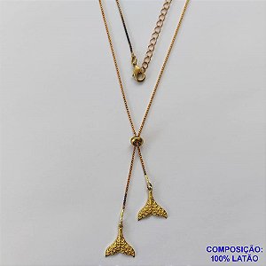 GARGANTILHA NO BRUTO PRONTO PARA O BANHO - COM CORRENTE VENEZIANA DE 45CM + EXTENSOR - " TIPO GRAVATINHA " AJUSTÁVEL - COM DOIS PINGENTES RABO DE BALEIA 12X13MM (3817) - PESO TOTAL 3,2GR - BRU10570