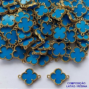 ACESSÓRIO NO BRUTO PRONTO PARA O BANHO - PINGENTE TIPO "VAN CLEEF" AZUL - COM DUAS ARGOLINHAS - TAMANHO 10MM - PESO 0,5GR - COMPOSIÇÃO: LATÃO / RESINA - (VENDIDA POR UNIDADE) -  BRU10585