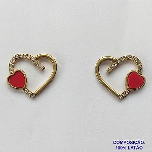BRINCO NO BRUTO PRONTO PARA O BANHO - (CX7) BRINCO DE PINO PARA MONTAGEM CORAÇÃO VAZADO COM MICRO ZIRCÔNIAS E CORAÇÃO EM RESINA VERMELHO - TAMANHO 13MM (NÃO ACOMPANHA COLA) - PESO TOTAL DO PAR 1.8GR - BRU10650