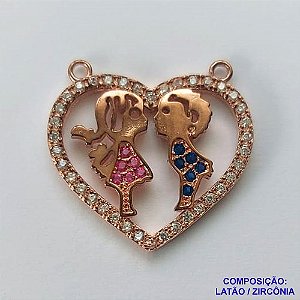 PINGENTE NO BRUTO PRONTO PARA O BANHO (CX29) - PINGENTE CORAÇÃO COM MENINO E MENINA COM MICRO ZIRCÔNIAS 22MM PESO 2.7GR- BRU0001942