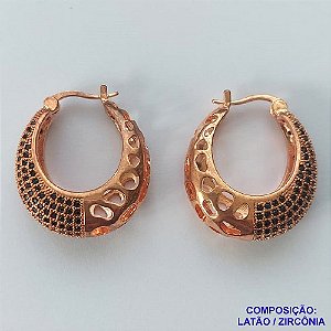 BRINCO NO BRUTO PRONTO PARA O BANHO  (CX06) - BRINCO REDONDO CRAVEJADO EM MICRO ZIRCÔNIAS - TAMANHO: 24MM - COMPOSIÇÃO: LATÃO / ZIRCÔNIA- PESO TOTAL: 11.5GR - BRU10667