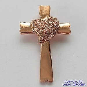 PINGENTE  NO BRUTO PRONTO PARA O BANHO(CX65) - PINGENTE CRUCIFIXO COM CORAÇÃO COM MICRO ZIRCÔNIAS CRISTAIS 18X28MM PESO 2.4GR- BRU0001947