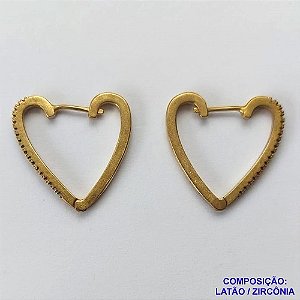 BRINCO NO BRUTO PRONTO PARA O BANHO - BRINCO DE ARGOLA FORMATO CORAÇÃO COM 1 FILEIRA DE MICRO ZIRCÔNIAS COLORIDAS - TAMANHO 24MM - PESO 4.7GR - BRU10680