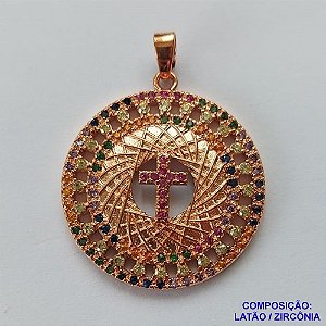 PINGENTE NO BRUTO PRONTO PARA O BANHO (CX30) - PINGENTE MANDALA COM CRUCIFIXO COM MICRO ZIRCÔNIAS COLORIDAS 26MM PESO 4.4GR- BRU0001953